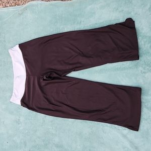 Nike women's crop leggings size S Color Black